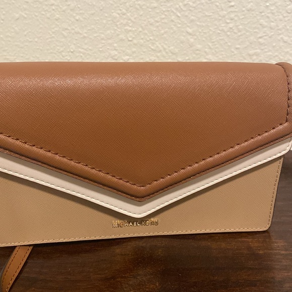 Michael KORS - Picture 2 of 8